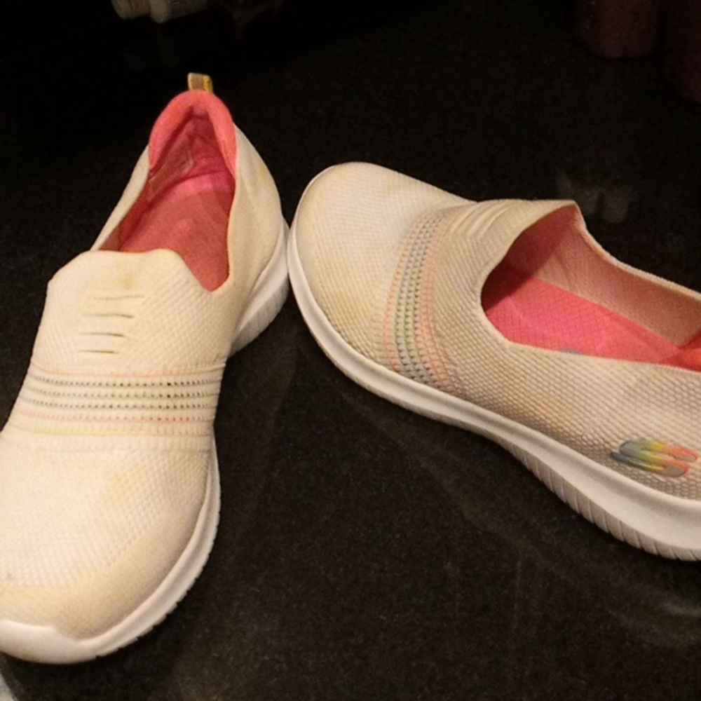 Sketchers air foam sneakers